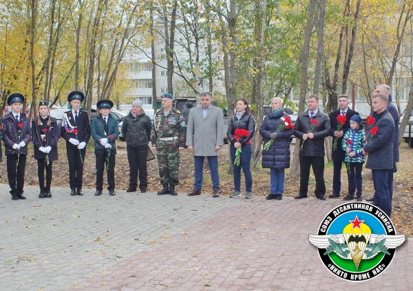 Усинские десантники открыли памятник В.Ф. Маргелову
